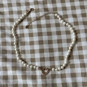 Faux Pearl choker with Gold pendant